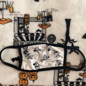 Disney Parks Minnie Mouse face mask